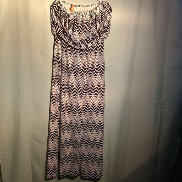 "Women's Chevron Print Maxi Dress – Stylish & Comfortable Long Dress" - Picture 2 of 5